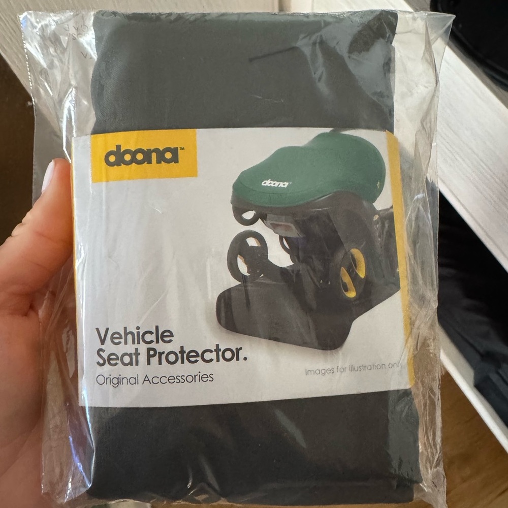 Doona Black Vehicle Seat Protector